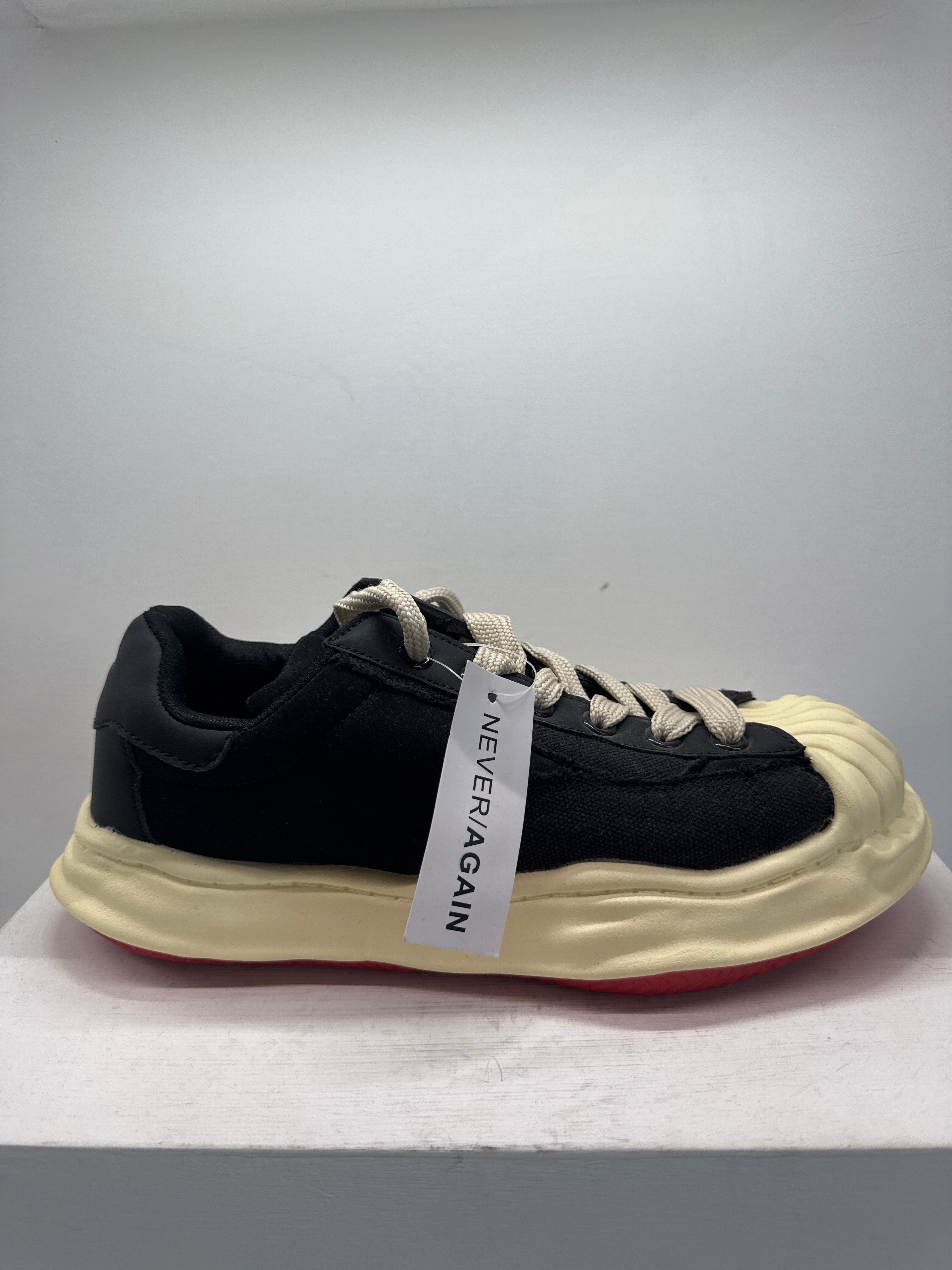 Sneackers Never Again