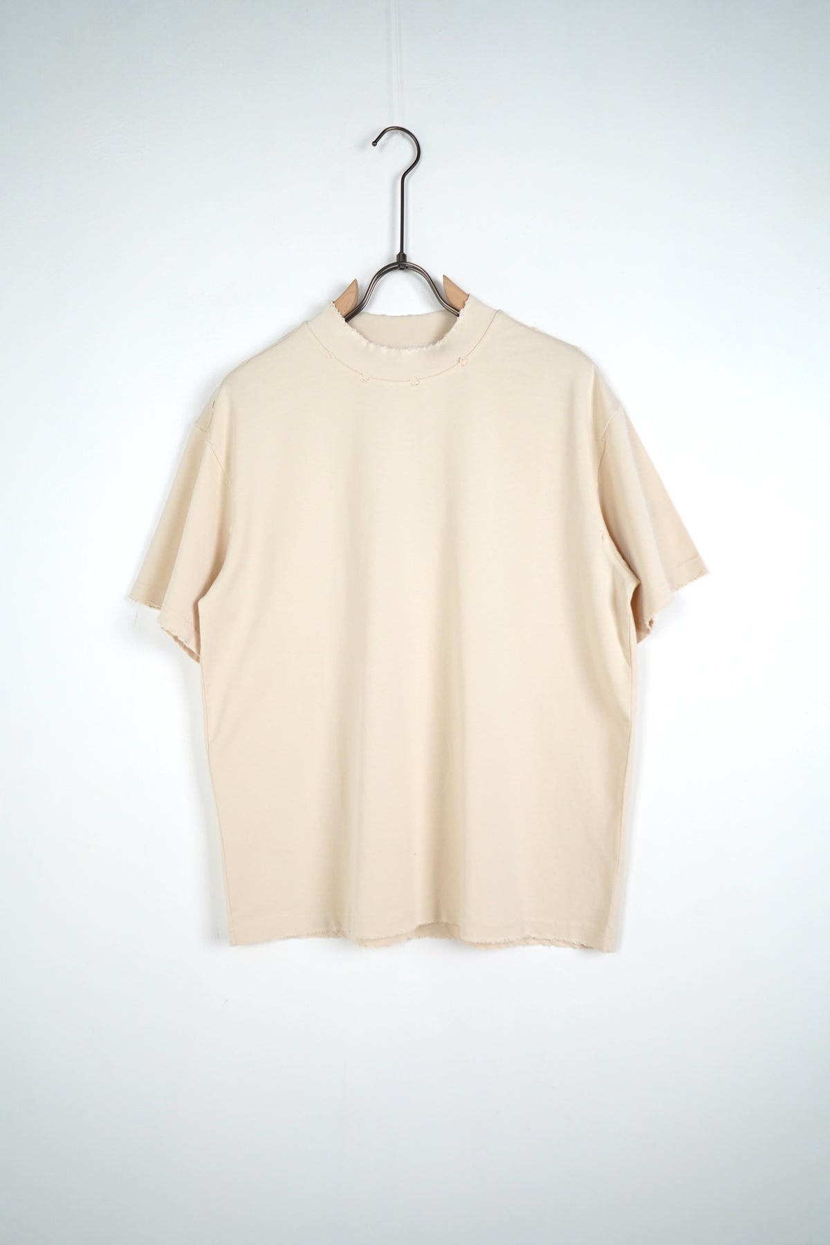 T-Shirt Over Bale Panna